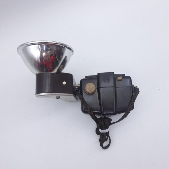 Kodak Holiday Flash Brownie Camera - Picture 6 of 11